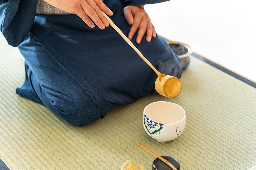 創業148年の老舗呉服店で茶道体験