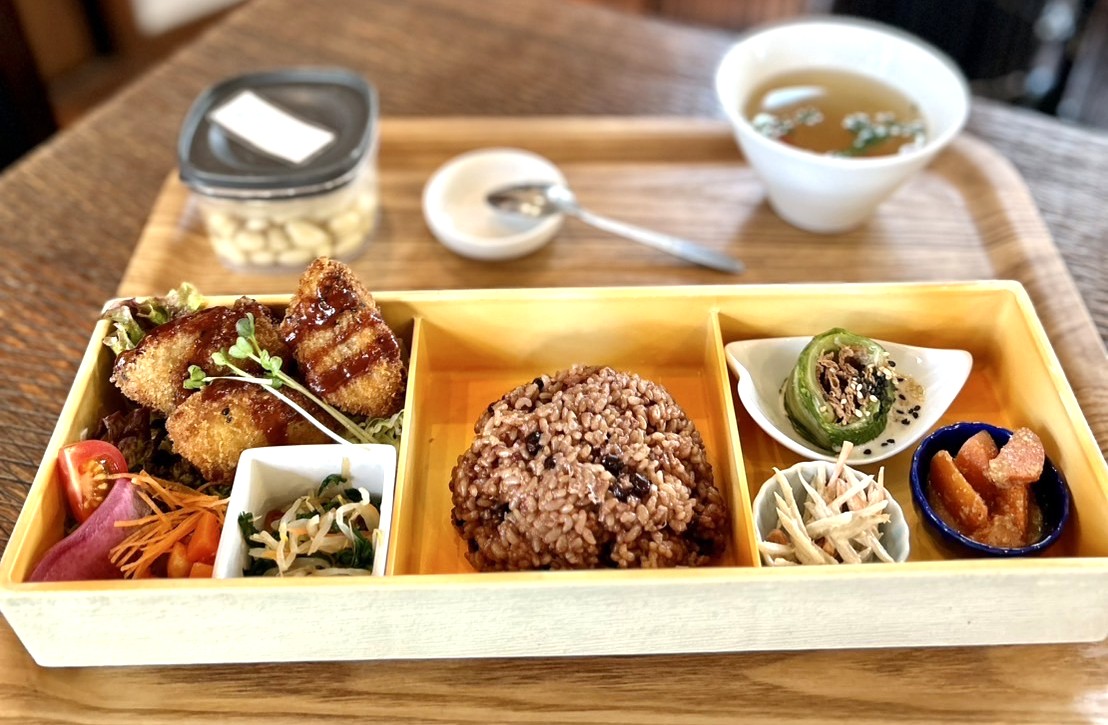 精進cafe ふぉい 新通店